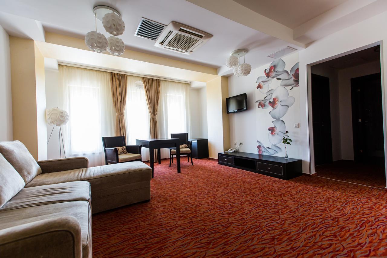 Hotel Grandis Apulum Mioveni Exterior foto