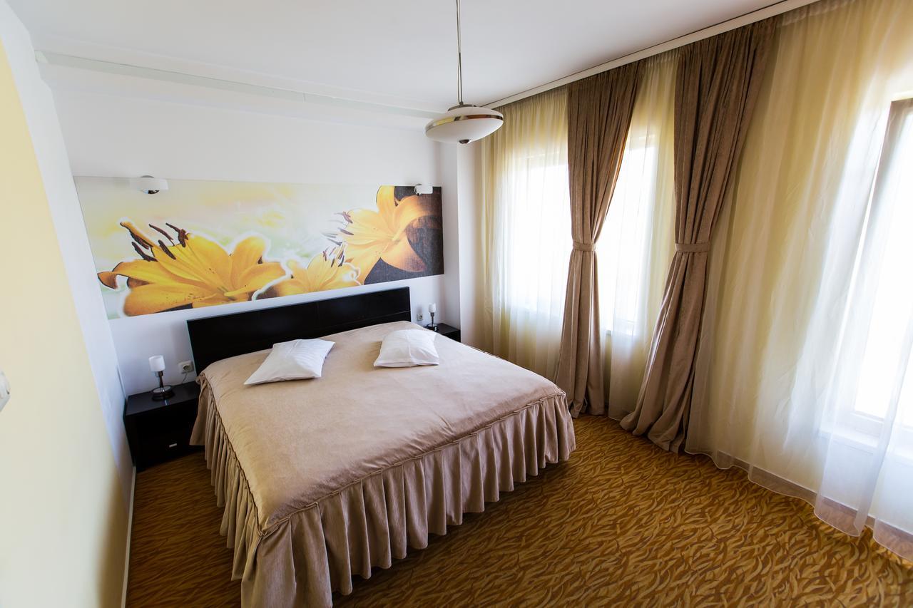 Hotel Grandis Apulum Mioveni Exterior foto