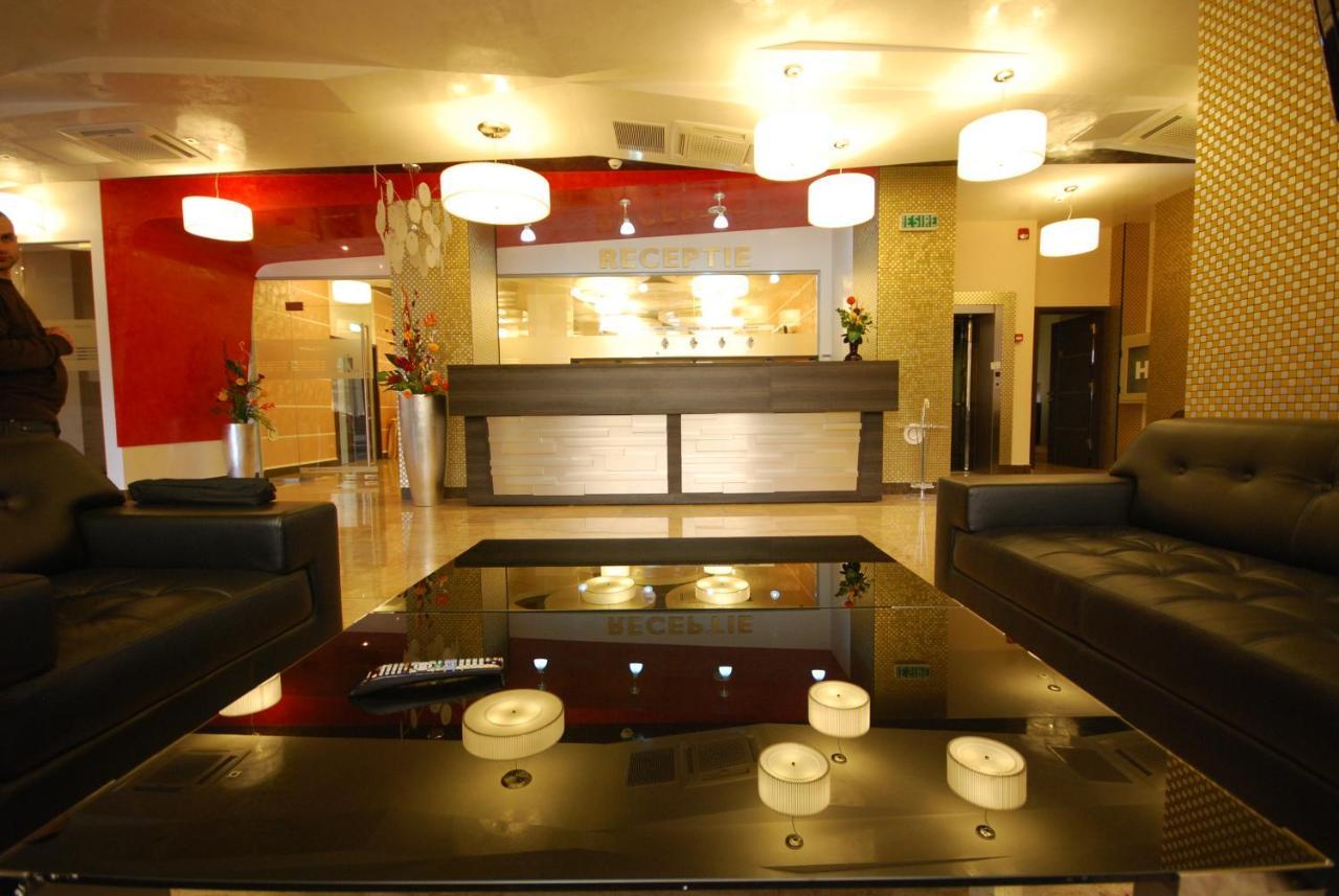Hotel Grandis Apulum Mioveni Exterior foto