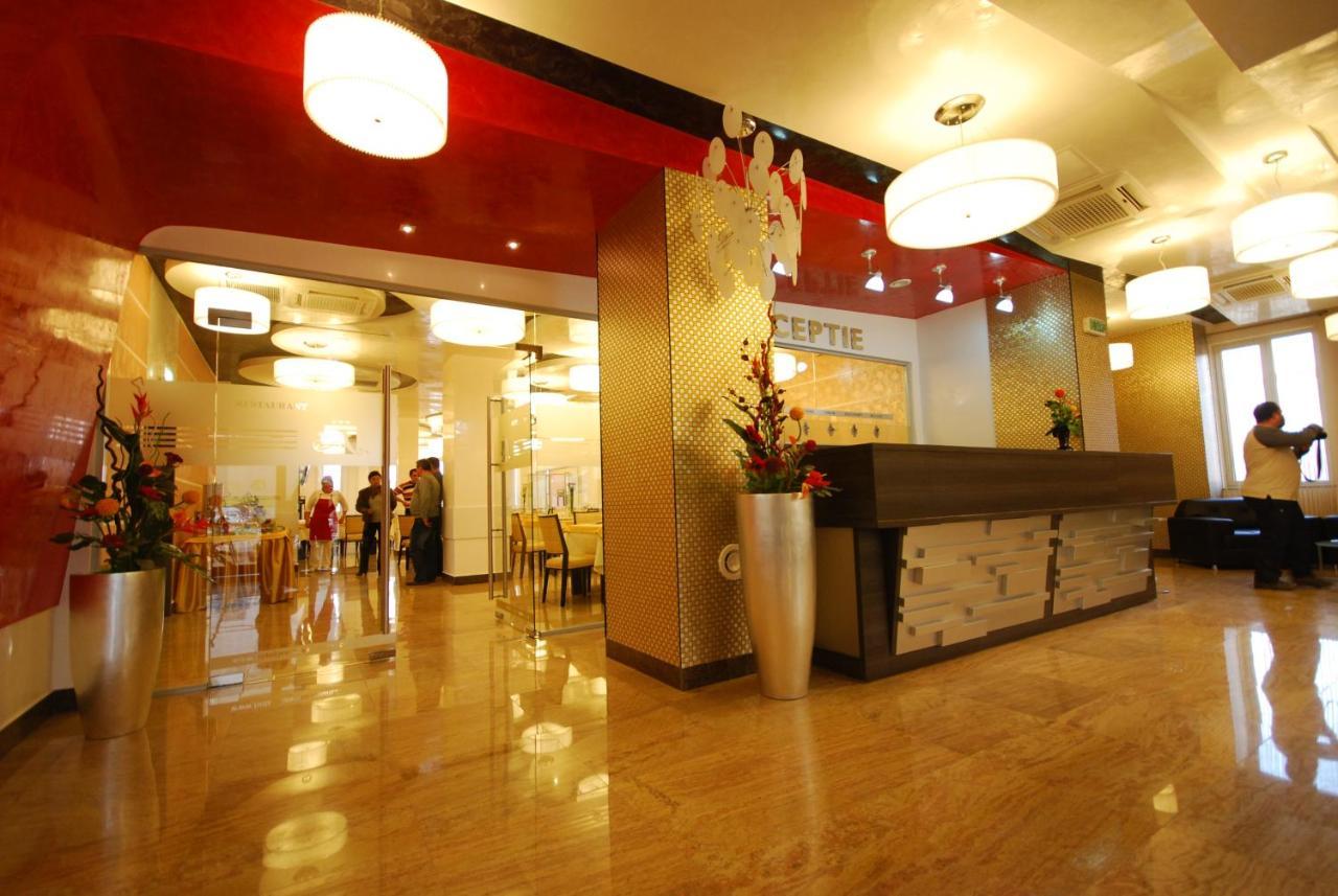 Hotel Grandis Apulum Mioveni Exterior foto